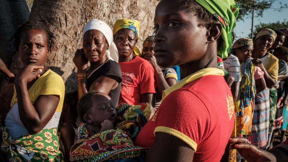 TOPSHOT-MOZAMBIQUE-WEATHER-CYCLONE TOPSHOT - Women wait in a line to receive relief supplies from South Africa's disaster relief organisation Gift of the Givers after the area has been isolated by the Cyclone Idai in Estaquinha, about 80km west from Beira, Mozambique, on March 26, 2019. - A cyclone which struck southern Africa has affected almost three million people, of whom nearly 500,000 have been driven from their homes, the United Nations said on on march 26. Cyclone Idai smashed into Mozambique on Mar