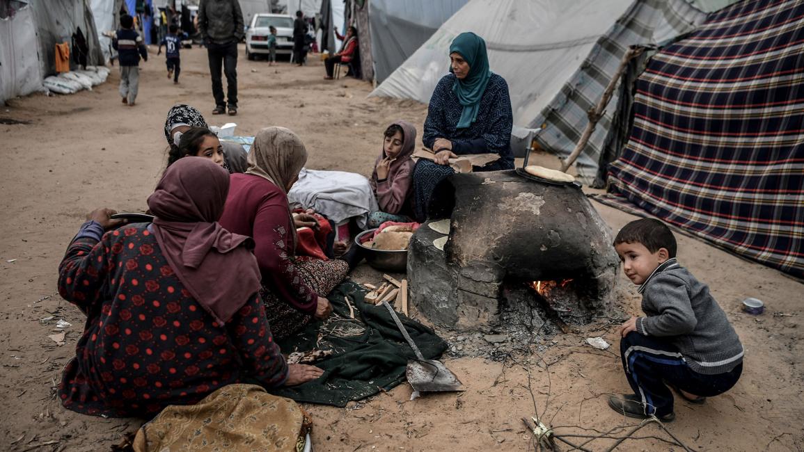 نازحون فلسطينيون في خيام رفح.. جوع وبرد وأمراض