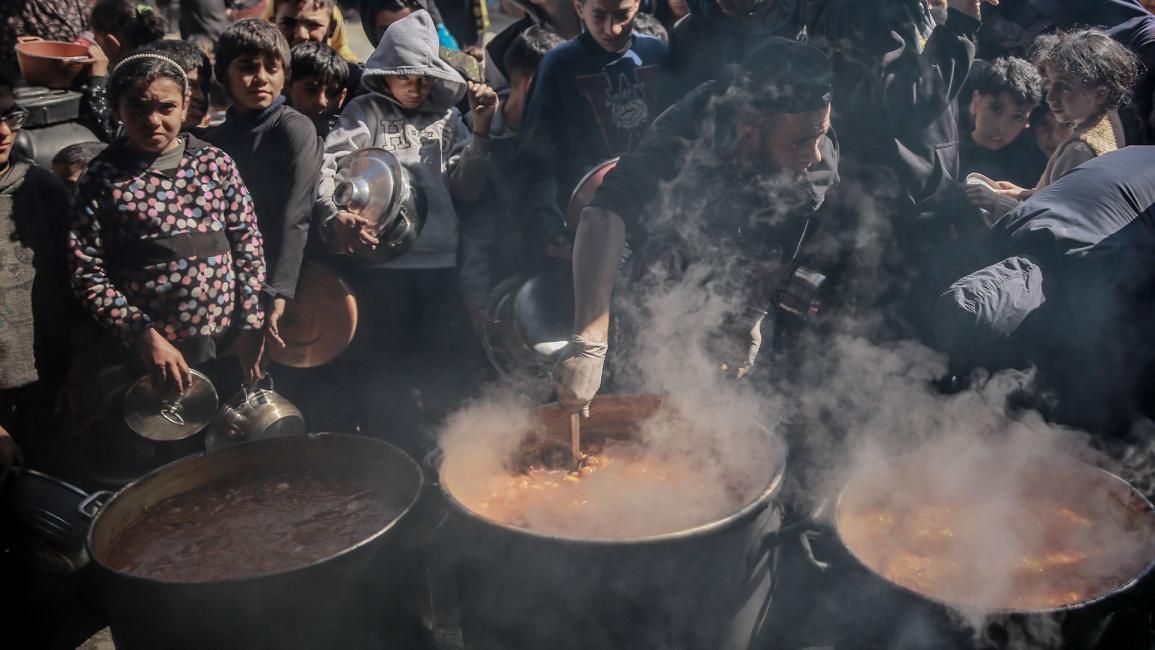 الجوع يواصل الفتك بأهالي غزة.. الأطفال يئنون بأمعاء فارغة