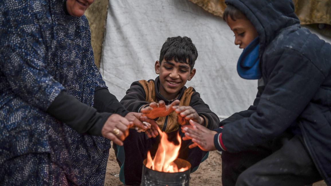 نازحون فلسطينيون في خيام رفح.. جوع وبرد وأمراض