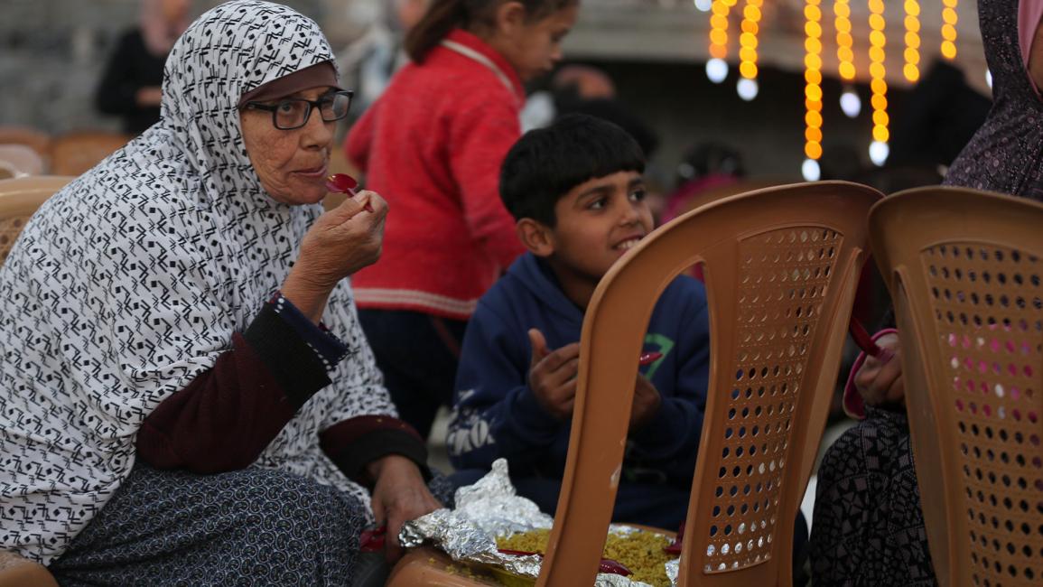 رمضان غزة.. إفطار جماعي بين أنقاض منازل دمرتها إسرائيل في رفح