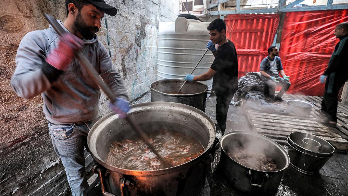 إفطار جماعي للفلسطينيين في شوارع رفح رغم الحرب على غزة