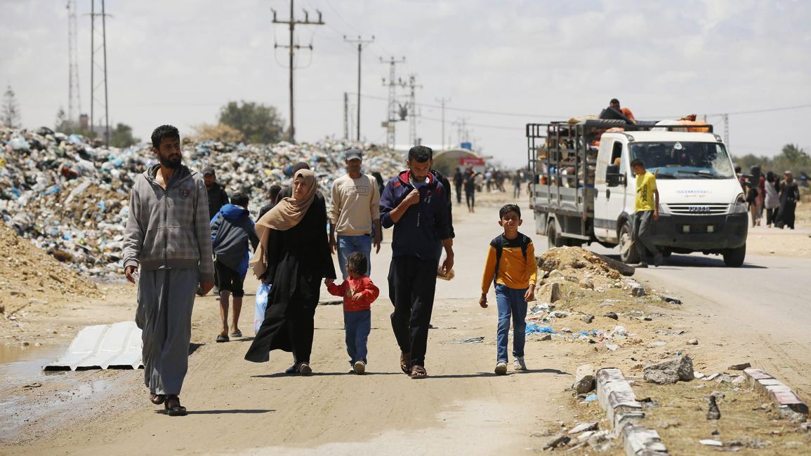 آلاف الفلسطينيين ينزحون من شرقي رفح إلى غربي قطاع غزة