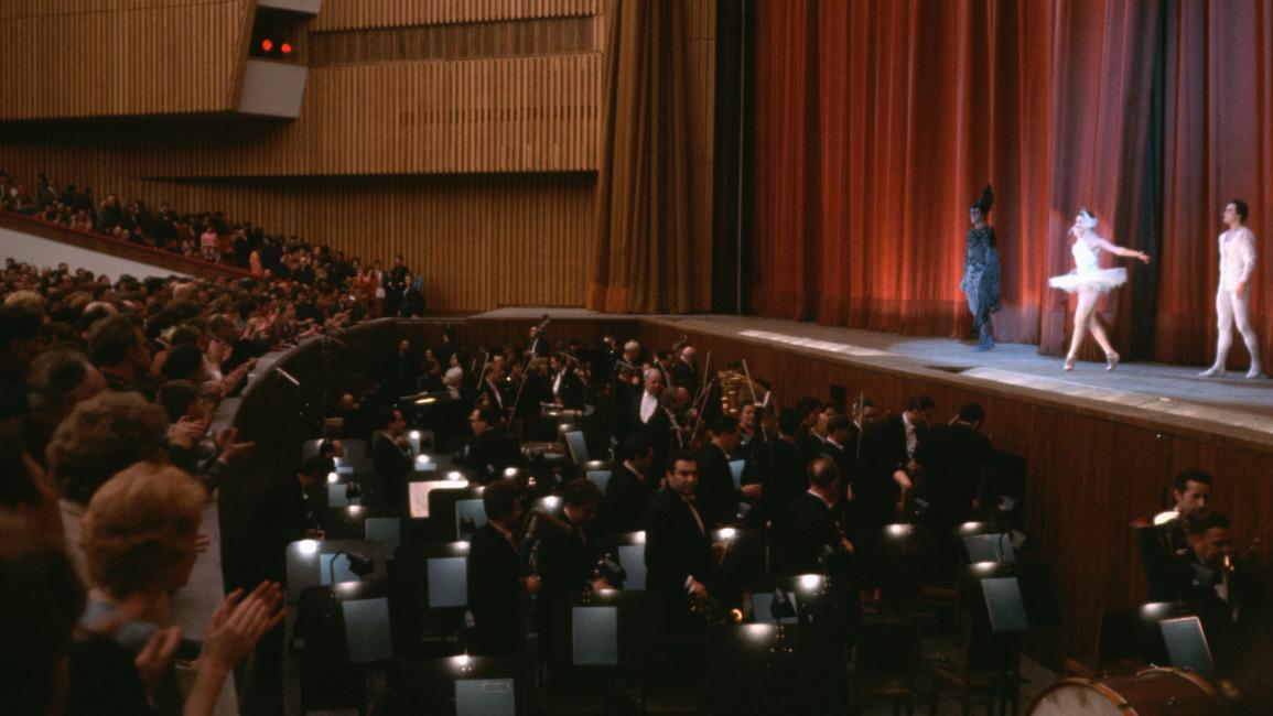 عرض "بحيرة البجع" عام 1964 في مسرح بولشوي (Getty)