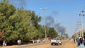 نازحون سودانيون يغادرون مدينة ود مدني بولاية الجزيرة 16 ديسمبر 2023 (فرانس برس)