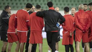 الركراكي مع لاعبي منتخب المغرب، 22 مارس 2024 (فاضل سنا/فرانس برس)