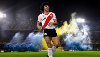 BUENOS AIRES, ARGENTINA - NOVEMBER 11: Smoke flares are seen as players walk onto the field before the first leg match between Boca Juniors and River Plate as part of the Finals of Copa CONMEBOL Libertadores 2018 at Estadio Alberto J. Armando on November 11, 2018 in Buenos Aires, Argentina. The match was due to be played on November 10th and was rescheduled due to heavy storms in Buenos Aires. (Photo by Adrian Farias/Getty Images)