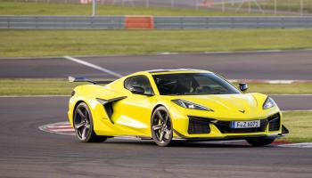 1-corvette-z06-2023-euro-version-im-test