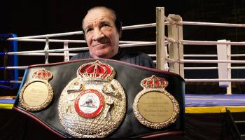 BUENOS AIRES, ARGENTINA - AUGUST 23: Former Argentinian boxer Nicolino Locche poses with his World Champion belt nex to his wife on August 23, 2005 in Buenos Aires, Argentina. (Photo by El Grafico/Getty Images)