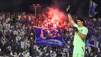 RIYADH, SAUDI ARABIA - SEPTEMBER 29: Al-Hilal goalkeeper Yassine Bounou signals his team-mates during the Saudi Pro League between Al-Hilal and Al-Shabab at Prince Faisal Bin Fahad on September 29, 2023 in Riyadh, Saudi Arabia. (Photo by MB Media/Getty Images)