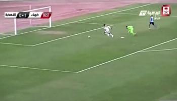 لاعب نيجيري يهدر أغرب فرصة في الدوري السعودي