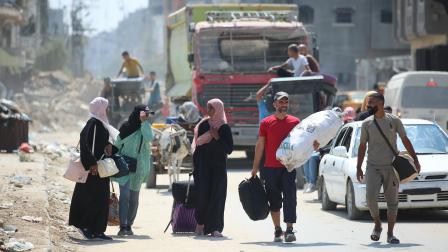 فلسطينيون يفرون من مخيم المغازي، 17 أغسطس 2024 (حسان جدي/الأناضول)