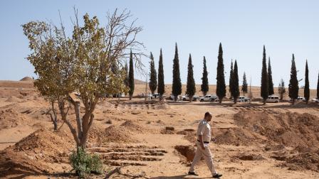 مرت أعوام من دون حسم ملف مقابر ترهونة بليبيا (ندى حارب/ Getty)